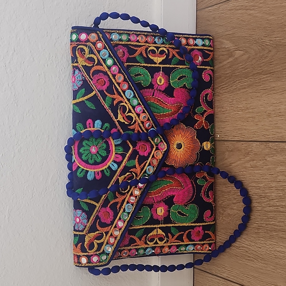 Embroidered Purse - Picture 4 of 9